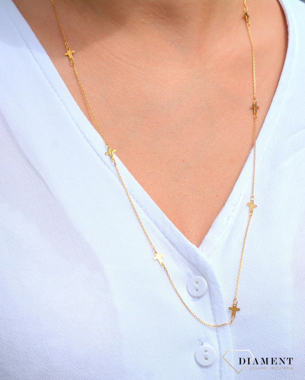 Złoty naszyjnik celebrytka 585 długi z krzyżykami.jpg